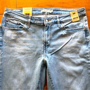 Levi's Women's 711 Skinny Jeans. Size 31, 12 Short W 31 and L30. NWT.